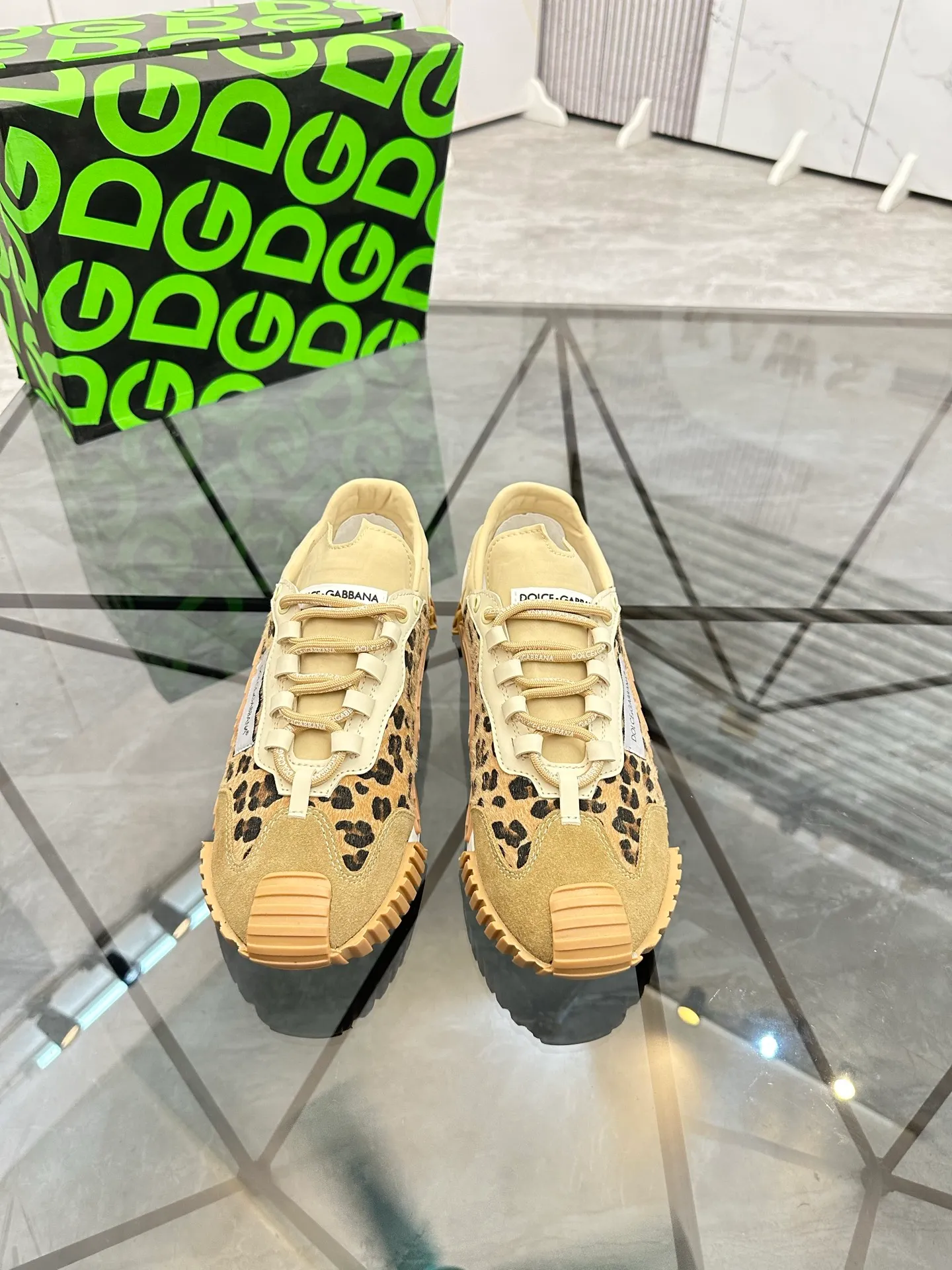 Men's shoes: 💰P480¥ Product trademark: DG "Dolce & Gabbana*" low-cut casual shoes Regular size: 35-45 (can be customized to 46.) Product materials: imported nubuck leather upper spliced ​​with original fabric, breathable lining, original outsole. Number: 803
